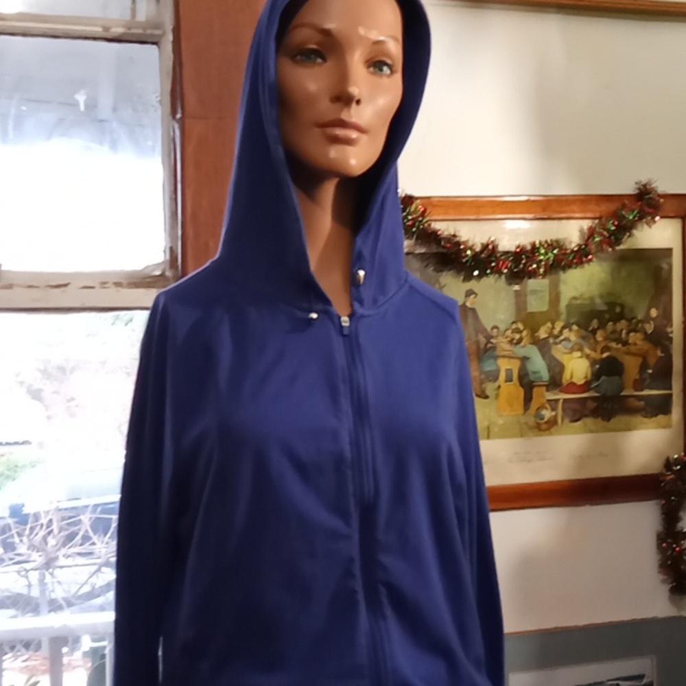 Danskin Blue Size Large Zippered Hoodie.